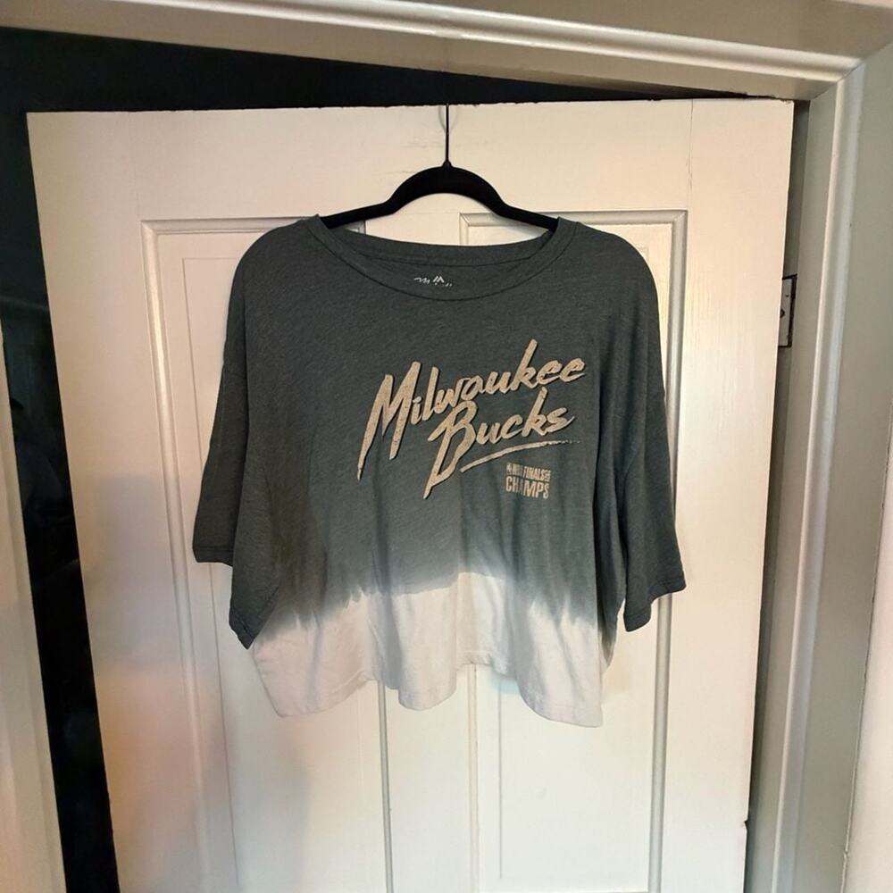 Women's Majestic Milwaukee Bucks NBA Finals Champions Dip-Dye Cropped T-Shirt